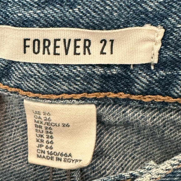 Forever 21 Boyfriend Distressed Buttonfly Jean - Picture 4 of 4